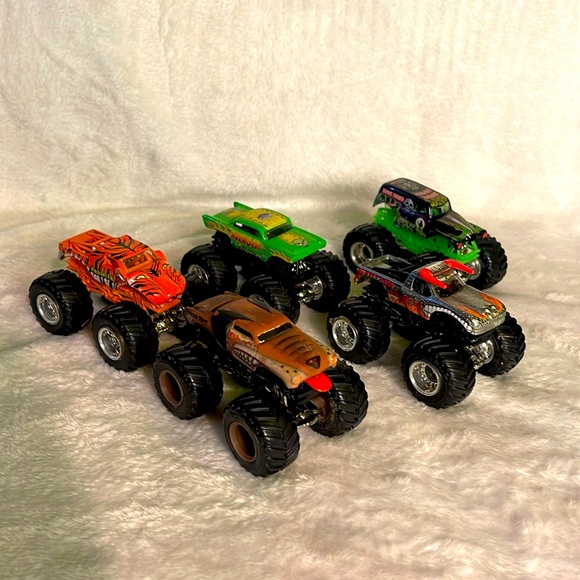 Mattel Hot Wheels Monster Jam Trucks - Picture 2 of 8